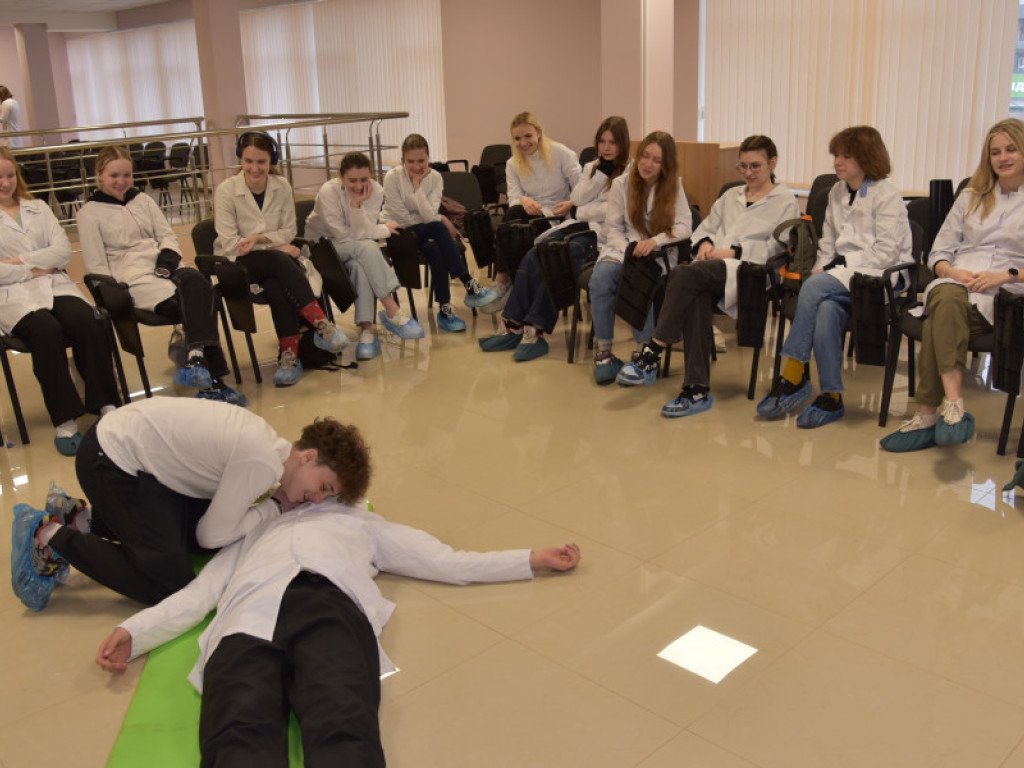 Уміти надавати невідкладну допомогу вчили ліцеїстів викладачі ПДМУ