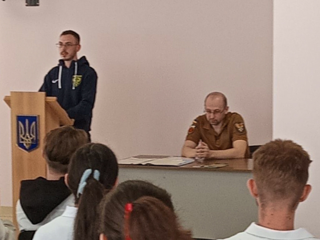 У Симуляційному центрі ПДМУ проведено міжкафедральний захід: знакова зустріч студентів з прикордонниками