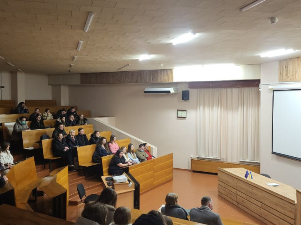 Настановчі збори студентів 5-ого курсу медичного факультету № 1: про що йшлось / Instruction meeting for 5-year students of Medical Faculty No. 1: key highlights