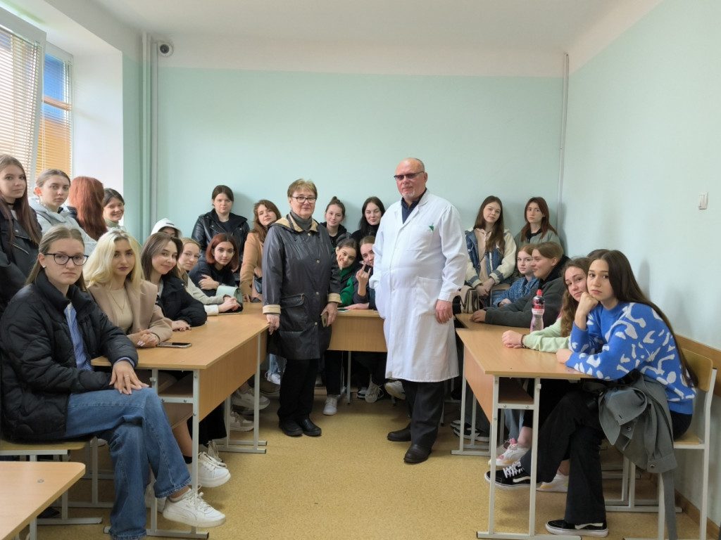 Проведено практичне заняття з учнями 11-х класів з «Основ тактичної медицини»